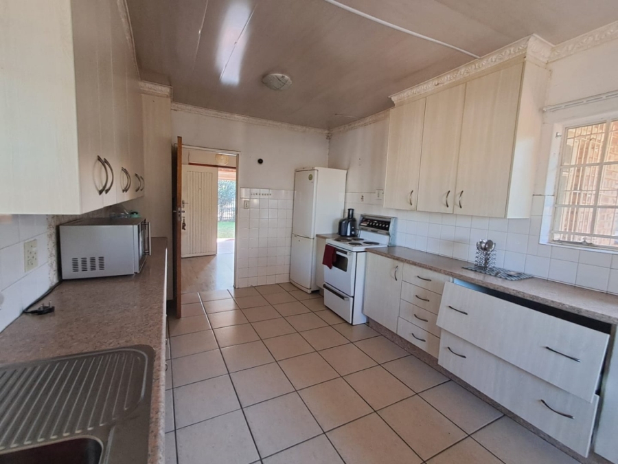 5 Bedroom Property for Sale in Vaalpark Free State
